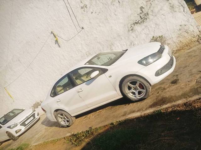 https://images10.gaadi.com/usedgaadi-sellcar/UsedCar/1cd467cf-c7d7-412c-b454-d212c608e6c4/ef3ea44d-6cc4-4f3e-8fb1-2346dbbe2fca.jpg?imwidth=6400