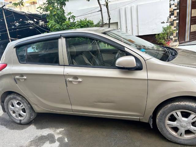 https://images10.gaadi.com/usedgaadi-sellcar/UsedCar/1d17033a-8a39-475e-9a0e-2f7ffd68e25e/9e4ccd40-b576-405e-a2f5-a19ff89d1b28.jpeg?imwidth=6401