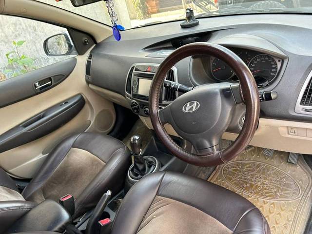 https://images10.gaadi.com/usedgaadi-sellcar/UsedCar/1d1efc28-d41b-4091-9405-77f4810967a7/eff1516a-a3ce-40d7-a078-1df6444cca03.jpg?imwidth=6402