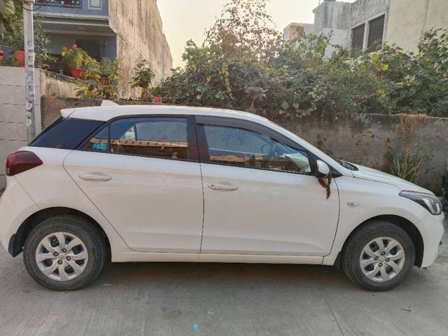 https://images10.gaadi.com/usedgaadi-sellcar/UsedCar/1d3be4ce-3da7-44f3-a861-3a01e60a302d/2e317261-823b-403c-8750-f79fbc6da64a.jpg?imwidth=6401