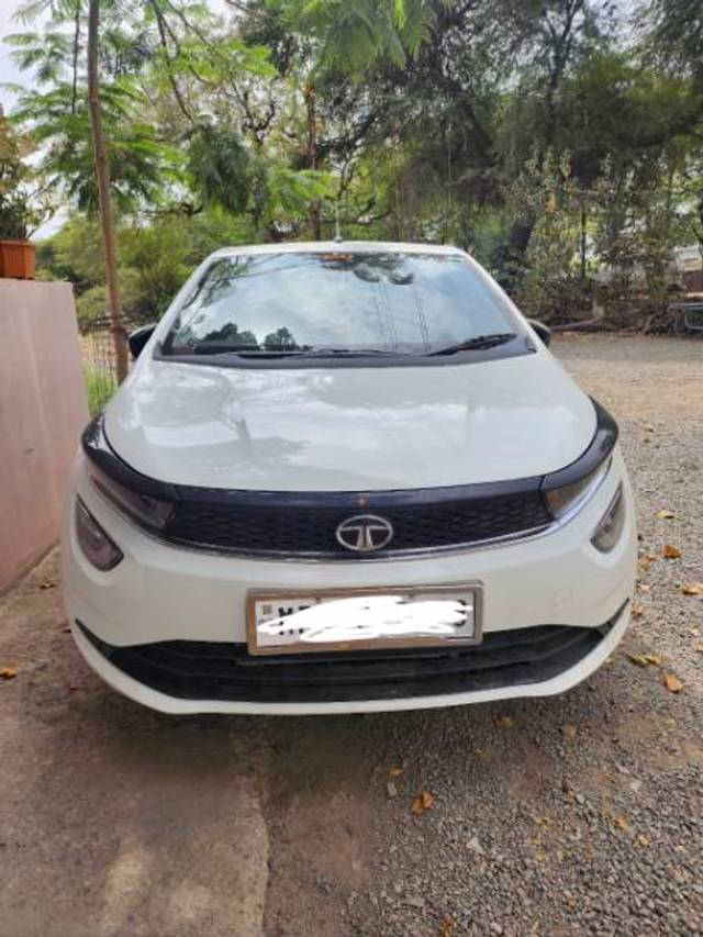 https://images10.gaadi.com/usedgaadi-sellcar/UsedCar/1d4b7794-353e-44cc-8b43-29a837cf0653/e95c5768-0940-4a92-b6f7-ce90c7cb151a.jpg?imwidth=6400