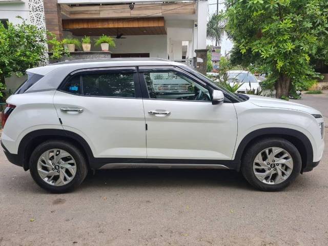 https://images10.gaadi.com/usedgaadi-sellcar/UsedCar/1d4ce947-9393-4ae0-9f71-175801273c6a/2b9014e7-32af-4206-9c3e-aac3f18f9c90.jpg?imwidth=6401