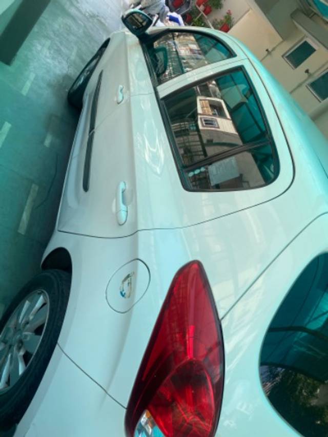 https://images10.gaadi.com/usedgaadi-sellcar/UsedCar/1d602b8b-9082-41c9-af58-e7650c7070ae/05750308-419a-4d64-9f9c-c42478462b41.jpg?imwidth=6402