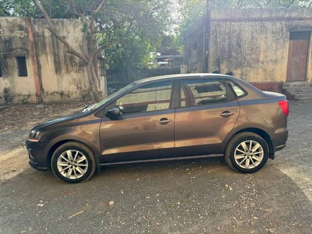 https://images10.gaadi.com/usedgaadi-sellcar/UsedCar/1d710cd5-bdeb-4bd1-a288-59a81eec5b0c/8a86ce78-b69d-4e9f-8116-5c018fe92d2f.jpg?imwidth=6402