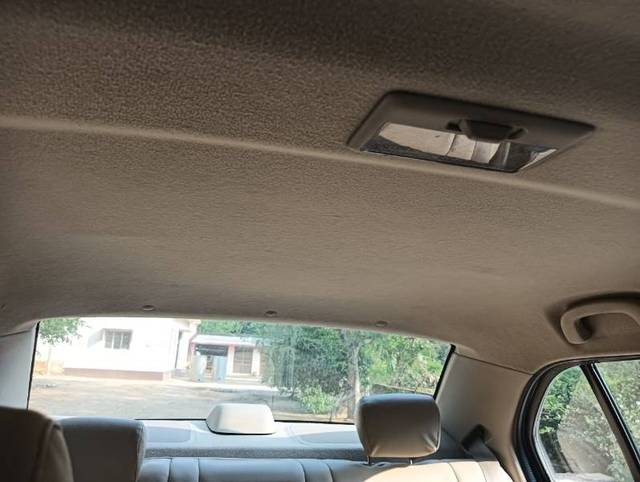 https://images10.gaadi.com/usedgaadi-sellcar/UsedCar/1da4620a-01eb-4f15-8e65-3d6f0a2bf8ae/7b5766d0-a79f-496c-8858-fc66d9f557d8.jpg?imwidth=6400