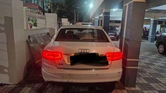 https://images10.gaadi.com/usedgaadi-sellcar/UsedCar/1dec57cb-5d71-4620-ba39-a34a368aab3c/be504191-fdaa-4bce-a54a-2956da80f866.jpg?imwidth=6401