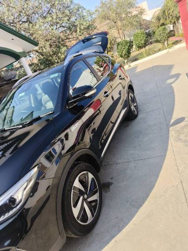 https://images10.gaadi.com/usedgaadi-sellcar/UsedCar/1e39d346-7ede-4c35-bfc1-d75607d61e4e/3be7aa15-8aee-489a-80db-625f2d31ff97.jpg?imwidth=6402
