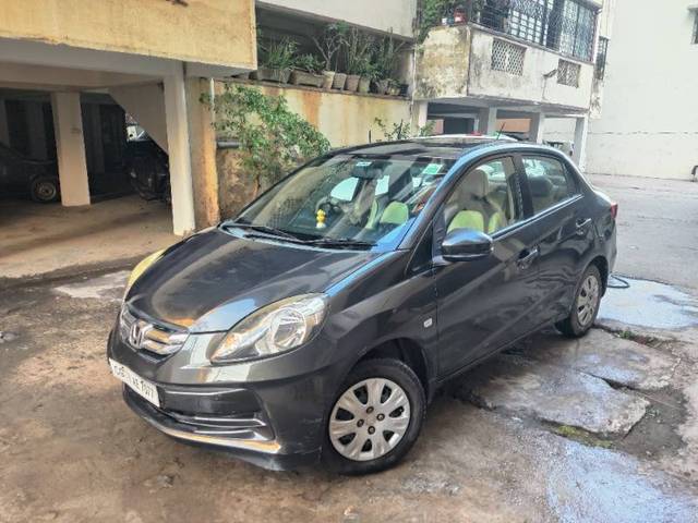 https://images10.gaadi.com/usedgaadi-sellcar/UsedCar/1ecf7507-8971-48f2-9083-52cf884a3db1/7e12d485-9781-47a4-b606-060edb48219a.jpg?imwidth=6402