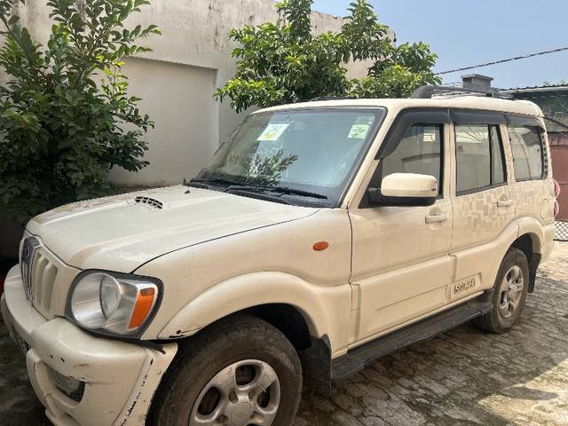 https://images10.gaadi.com/usedgaadi-sellcar/UsedCar/1ed2edc7-7255-4af4-b372-bbf31c9268ab/834ee2e0-8680-43fb-8769-c7692b0cd128.jpg?imwidth=6400