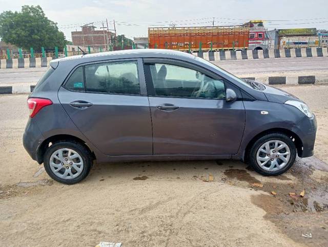 https://images10.gaadi.com/usedgaadi-sellcar/UsedCar/1fa32395-f699-46f7-903c-ac89bb7ee8ff/29d8dcea-fbfb-4d1a-b41c-8eb9fe03834a.jpg?imwidth=6401