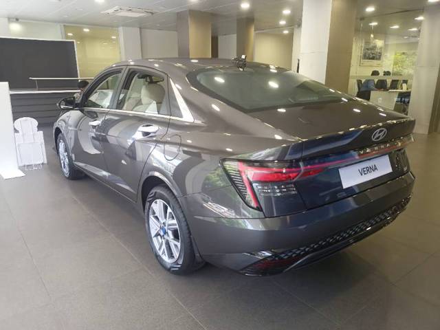 https://images10.gaadi.com/usedgaadi-sellcar/UsedCar/1fa7ecec-1bd2-4e54-91d7-418e989975e1/0ea85550-3644-4a70-b3f2-b6ec1a235965.jpg?imwidth=6402