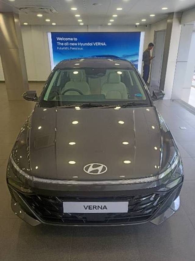 https://images10.gaadi.com/usedgaadi-sellcar/UsedCar/1fa7ecec-1bd2-4e54-91d7-418e989975e1/3c62903e-5f59-42f6-83b2-791293e5b233.jpg?imwidth=6400