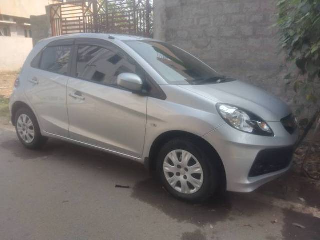 https://images10.gaadi.com/usedgaadi-sellcar/UsedCar/1fd574cc-d670-4da0-8fc7-8226d688e729/541281be-ce6c-4b8a-b027-3ff0535f693e.jpg?imwidth=6400