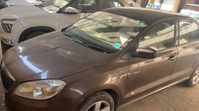 https://images10.gaadi.com/usedgaadi-sellcar/UsedCar/20107f77-3072-4b35-8eb3-51021da69912/4bdc9bf8-9bec-4baa-8308-b5cc41120020.jpg?imwidth=6400