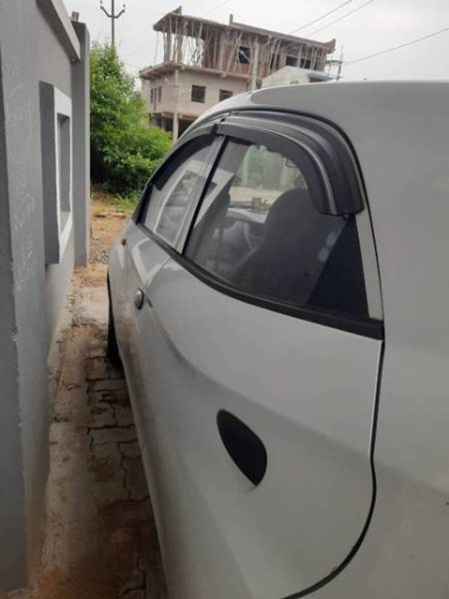 https://images10.gaadi.com/usedgaadi-sellcar/UsedCar/20259933-8536-40e8-936d-96ced6da4729/a3a574f0-35ed-46e9-84b6-9f2b3f52e1c5.jpg?imwidth=6402