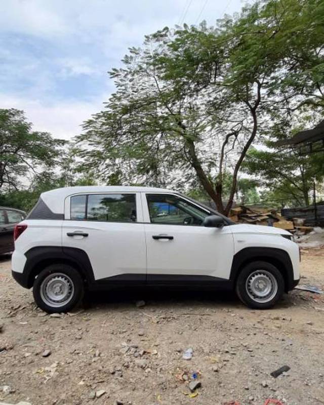 https://images10.gaadi.com/usedgaadi-sellcar/UsedCar/2056780b-0c9a-4501-87e7-14f6056851ac/1b6dd06e-3238-4103-944f-a943678f02b6.jpg?imwidth=6401