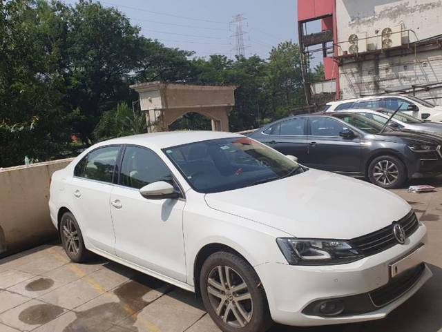 https://images10.gaadi.com/usedgaadi-sellcar/UsedCar/2112b3f3-0227-4540-a224-c8d0c271bc7e/12e3f46e-cf62-4ec5-8cdb-9ec7cfd0058a.jpg?imwidth=6400