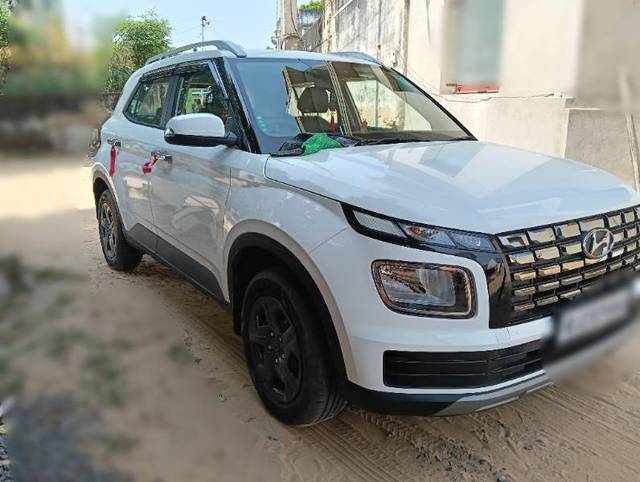 https://images10.gaadi.com/usedgaadi-sellcar/UsedCar/215cfe3a-83ce-4273-b55e-837ee62e0e61/c9720033-87ca-4304-b02e-4fdb172800cd.jpg?imwidth=6400