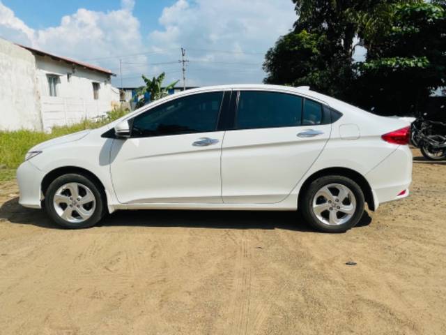 https://images10.gaadi.com/usedgaadi-sellcar/UsedCar/2190d191-795a-40d7-886f-de6dff7a5f81/b2833121-0b23-4158-9691-145c32d13311.jpeg?imwidth=6402