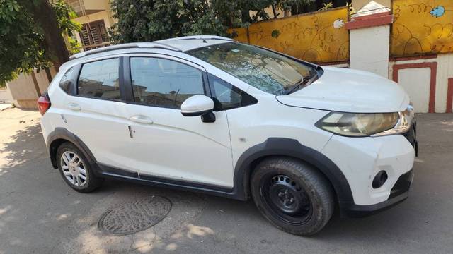 https://images10.gaadi.com/usedgaadi-sellcar/UsedCar/21a1f56a-15e4-48c1-bbc7-0806a061939f/b0f51cab-3509-4cb8-baf2-8c35ef9dcb4a.jpg?imwidth=6400