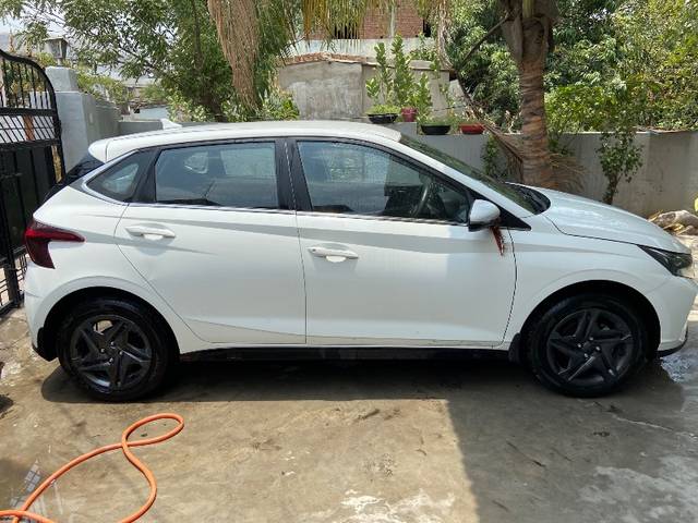 https://images10.gaadi.com/usedgaadi-sellcar/UsedCar/21c4aa93-8cf9-444c-a43e-975c5f05abaa/6b7e47f0-f622-4e68-8ee7-5705252e5b31.jpeg?imwidth=6401