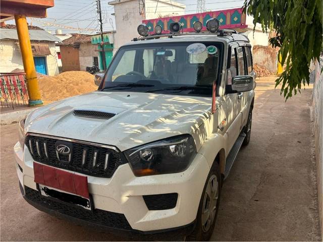 https://images10.gaadi.com/usedgaadi-sellcar/UsedCar/21f1b9a3-88f4-405f-8cc1-e32df7cedb99/85941bef-6d4b-4da6-8fc2-512f20d91253.jpg?imwidth=6401