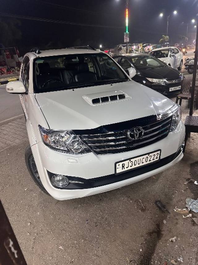 https://images10.gaadi.com/usedgaadi-sellcar/UsedCar/227802bc-3953-42ce-bc9d-2ff0dcd53417/ca099deb-3929-4071-b8fb-0ef60d689d8d.jpeg?imwidth=6400