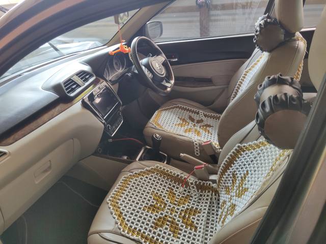 https://images10.gaadi.com/usedgaadi-sellcar/UsedCar/2322e908-a79f-440a-9bc4-65521382e2f7/07d2ab0e-6139-42f4-a678-584562b9ac4f.jpg?imwidth=6402