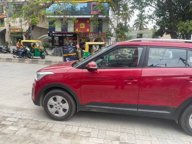 https://images10.gaadi.com/usedgaadi-sellcar/UsedCar/23b5af7f-bddd-48c3-9a19-5b09cc2f75f7/8e58791b-feef-4f3b-a270-7ad7cbdf0328.jpeg?imwidth=6401