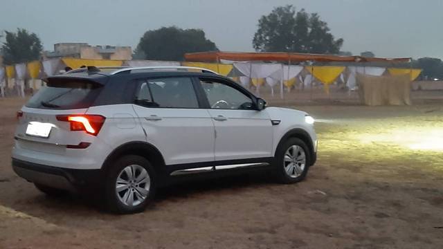 https://images10.gaadi.com/usedgaadi-sellcar/UsedCar/23bae428-0400-4699-98ec-7ed0cf804ad8/74bbefd4-d9b3-44be-9da9-72ac8f21a3de.jpg?imwidth=6402