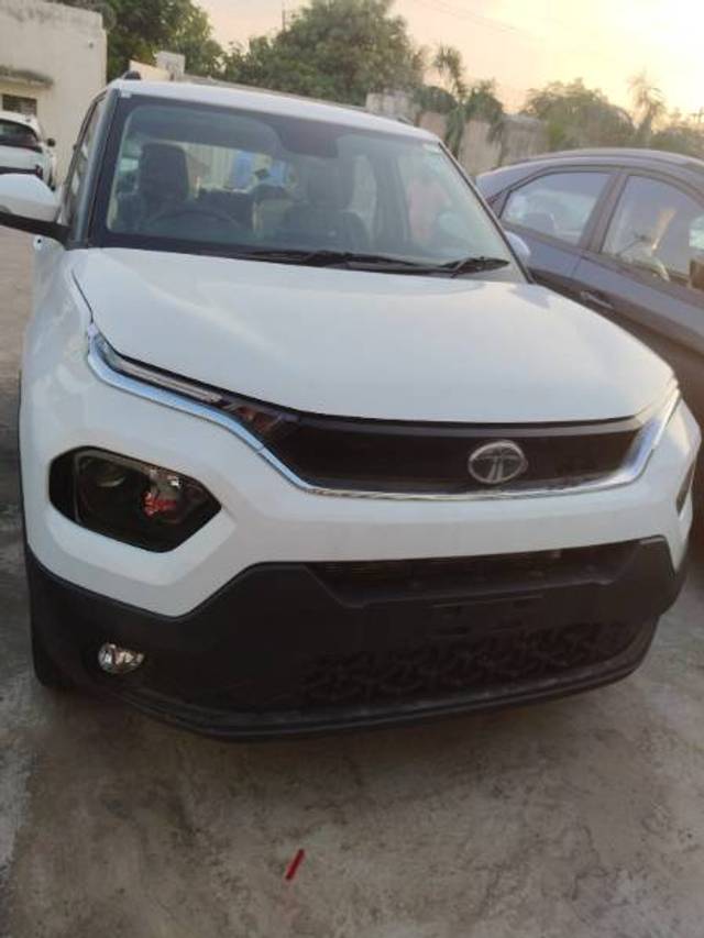 https://images10.gaadi.com/usedgaadi-sellcar/UsedCar/23f16efe-0407-4dfb-bad8-bdd71373215f/4bbbf784-fd6a-48ad-86da-c759a7de95c9.jpg?imwidth=6400