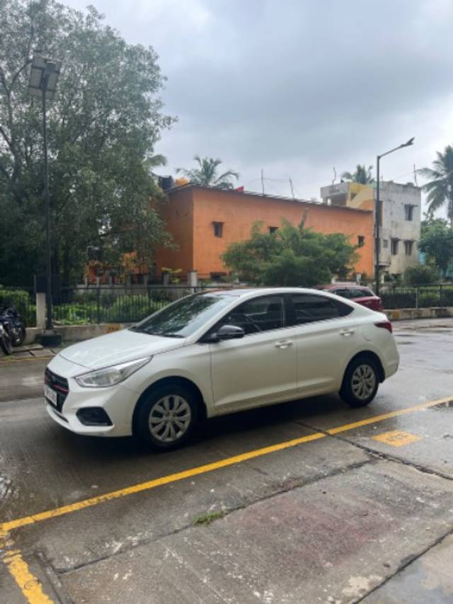 https://images10.gaadi.com/usedgaadi-sellcar/UsedCar/244ead72-65dd-4cd8-bfd0-ad47645b886f/83f3e672-b52e-48a8-8008-a74577924678.jpeg?imwidth=6400