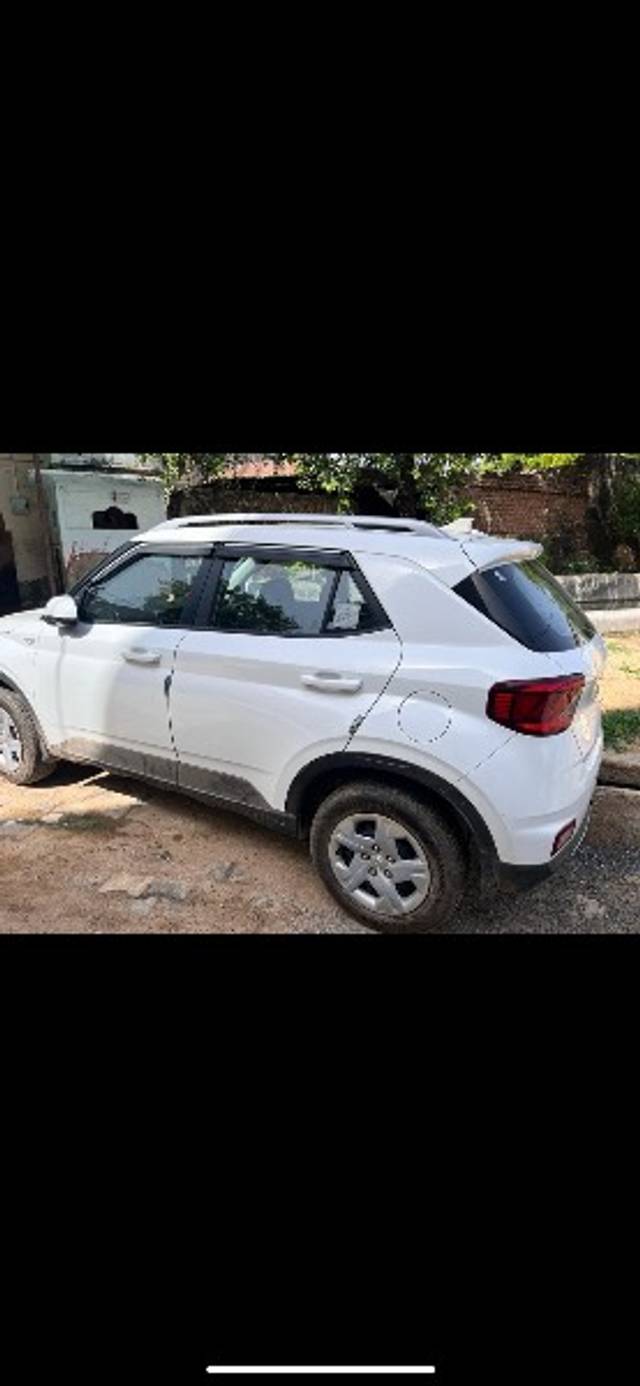 https://images10.gaadi.com/usedgaadi-sellcar/UsedCar/245dbaec-7a8c-4e4f-8ffc-f9c5705e178d/c0a4a797-2915-460e-98de-c9f217539442.png?imwidth=6401