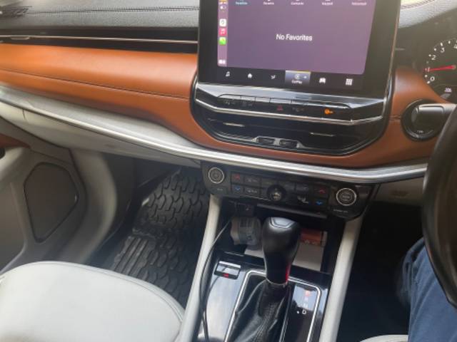 https://images10.gaadi.com/usedgaadi-sellcar/UsedCar/2471df26-ac16-4b41-aaa1-1734ed8985ee/8195043f-d8e7-4a66-b581-033e37f57d2d.jpeg?imwidth=6402