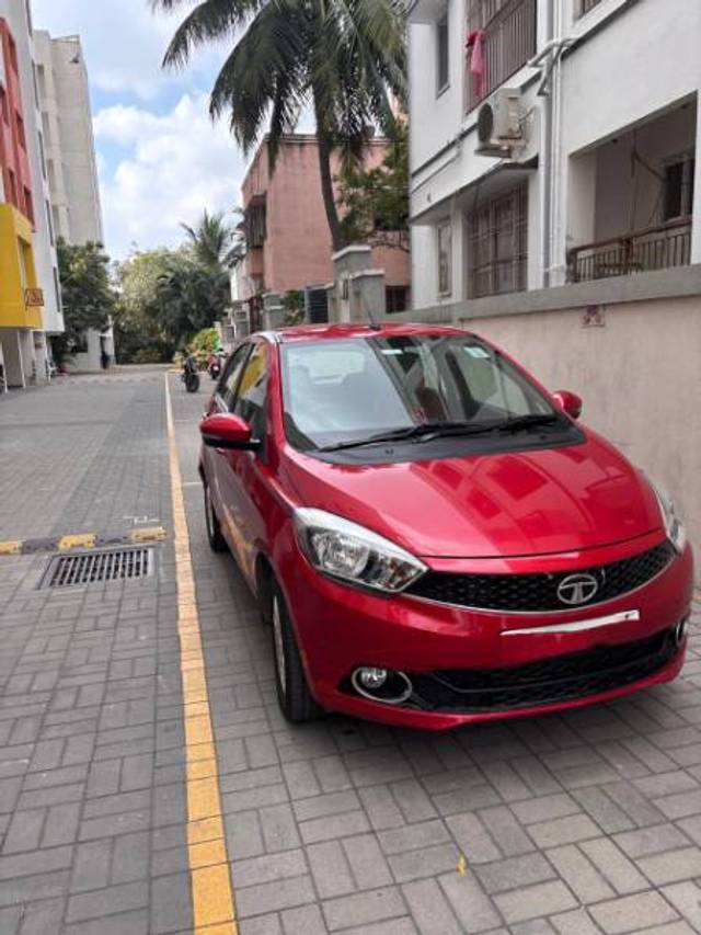 https://images10.gaadi.com/usedgaadi-sellcar/UsedCar/247602b7-fc66-48ba-8a9a-5ca4311b3f92/060c0d00-9491-4b62-aeef-c28ac032a6a6.jpg?imwidth=6400