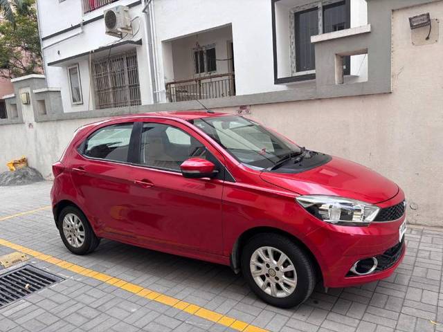 https://images10.gaadi.com/usedgaadi-sellcar/UsedCar/247602b7-fc66-48ba-8a9a-5ca4311b3f92/774af53c-1288-4090-8768-a85b628801e3.jpg?imwidth=6401