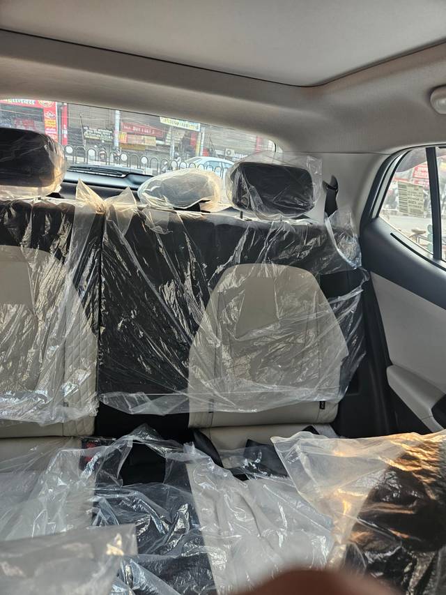 https://images10.gaadi.com/usedgaadi-sellcar/UsedCar/24be8389-5ab0-4e92-b13c-dad3ba3f509d/0424849d-b4c0-414a-a55f-ea761a440064.jpg?imwidth=6401