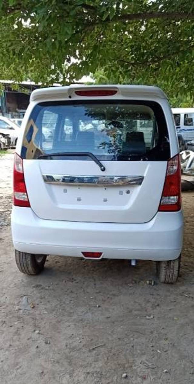 https://images10.gaadi.com/usedgaadi-sellcar/UsedCar/2501f393-0bf2-4ede-9d21-12a3d6d0971b/5cd9d676-8aeb-4cbe-959b-cca65d8aaea1.jpg?imwidth=6401