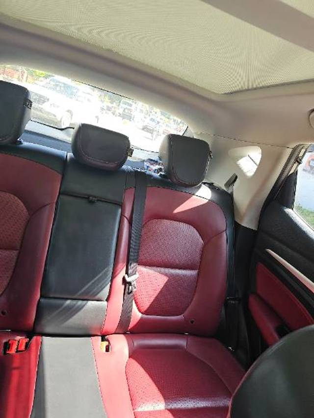 https://images10.gaadi.com/usedgaadi-sellcar/UsedCar/251f9893-518c-4fc8-8fff-5dc3e40388de/63468ab8-8c58-4ee7-a6a5-df0ab55c409b.jpg?imwidth=6400