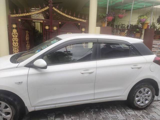 https://images10.gaadi.com/usedgaadi-sellcar/UsedCar/25512201-1a47-41e3-bd5d-57d9b6c3a9ab/90a5ab5f-d19e-4599-a0bf-48b28a88e206.jpg?imwidth=6402