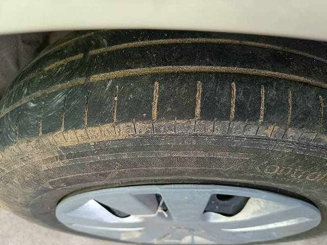 https://images10.gaadi.com/usedgaadi-sellcar/UsedCar/258895cb-addb-42eb-8657-b2a6437ce27b/3cdba84d-2d0c-44de-b3f9-e09b1902c970.jpg?imwidth=6402