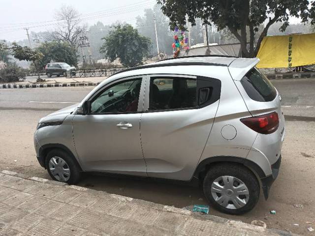 https://images10.gaadi.com/usedgaadi-sellcar/UsedCar/25940dd7-cb2b-44f4-abdd-9e6bfb90efd8/daf76164-dbdb-4c66-8fab-20b0a3e3f3b8.jpg?imwidth=6400