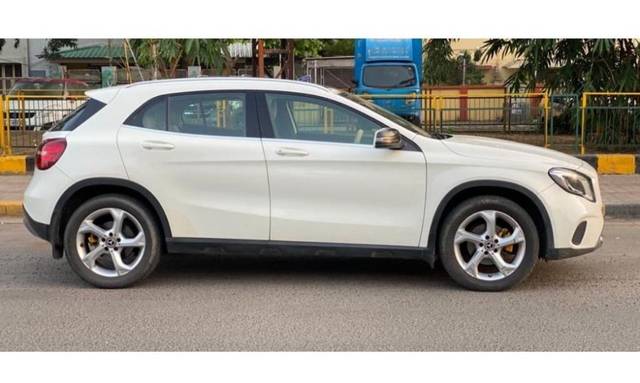https://images10.gaadi.com/usedgaadi-sellcar/UsedCar/259c005f-d9f2-4da8-a18d-098d0df32787/f22dd1b6-300c-49bd-b689-2c509d89a09b.jpeg?imwidth=6401