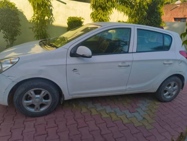 https://images10.gaadi.com/usedgaadi-sellcar/UsedCar/26b125d3-1cea-407d-bdb1-14fe1da482f5/14e731ab-f558-4e58-90c8-bcd62a87092f.jpg?imwidth=6400