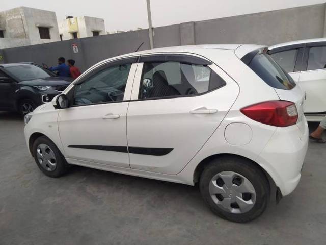 https://images10.gaadi.com/usedgaadi-sellcar/UsedCar/26d74c82-5714-4a8d-b134-5c1db13080dd/358e5c8e-99bb-499a-9bc1-c2063496bceb.jpg?imwidth=6402