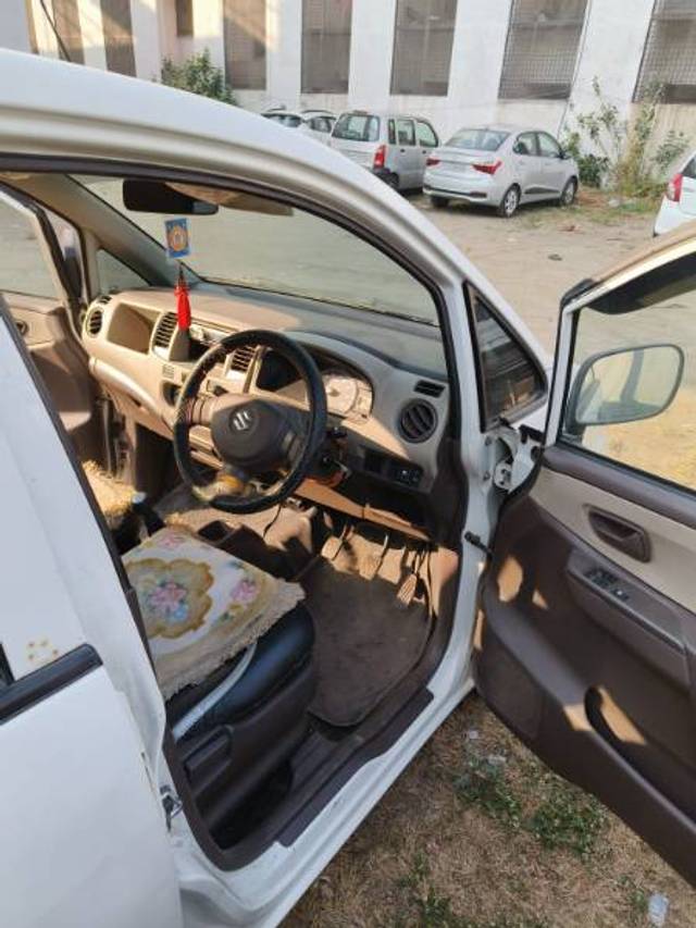 https://images10.gaadi.com/usedgaadi-sellcar/UsedCar/2701ad59-8cc1-4899-aa0e-f4a59f415797/2d63d4da-c18c-43ed-b684-0f0c39f28856.jpg?imwidth=6401