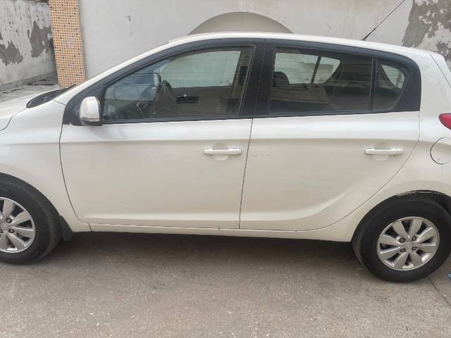 https://images10.gaadi.com/usedgaadi-sellcar/UsedCar/27177858-1ba0-44b7-adb8-23bf37c4bf37/2c54ccda-1c45-4f00-ac4b-b92861b6bc07.jpeg?imwidth=6401