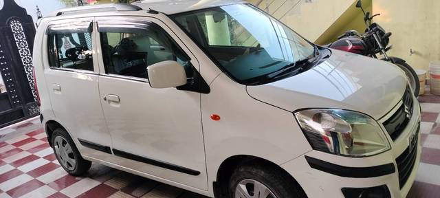 https://images10.gaadi.com/usedgaadi-sellcar/UsedCar/27369747-beff-4134-990e-1ec46427da1f/7e82f89e-f939-4b98-9e93-cafb49c93452.jpg?imwidth=6400