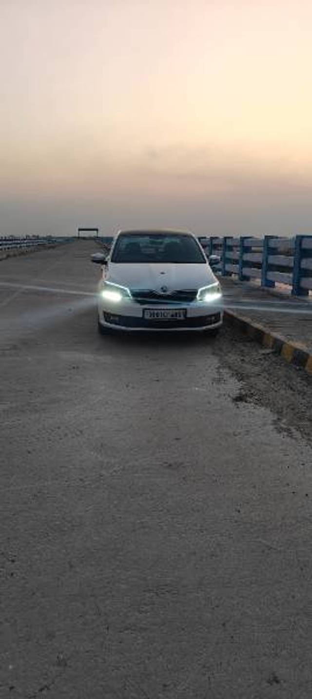 https://images10.gaadi.com/usedgaadi-sellcar/UsedCar/27436aa1-3f0b-47c2-bf98-d2c9d0dbb2d6/6d19305d-319c-4ca9-9f8d-2a5eb465f850.jpg?imwidth=6402