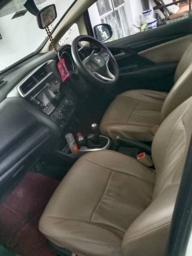 https://images10.gaadi.com/usedgaadi-sellcar/UsedCar/27799cff-9f84-418b-8010-67d57ccabbf5/6463d602-354a-4e84-943c-d1e590343337.jpg?imwidth=6402